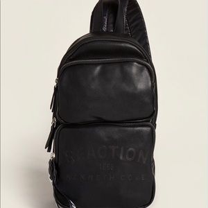 Reaction Kenneth Cole sling bag